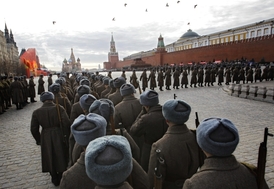 Přehlídka armády na Rudém náměstí v Moskvě.