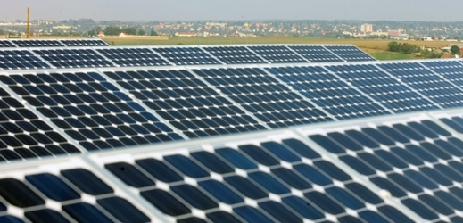 Solární panely, které také patří k energii z obnovitelných zdrojů (ilustrační foto).