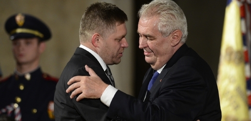 Slovenský premiér Robert Fico (vlevo) a prezident Miloš Zeman na Pražském hradě.