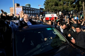 Ministr zahraničí Mohammad Džavád Zaríf a jeho triumfální návrat z ženevských jednání.