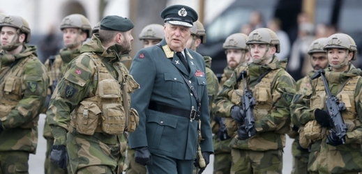 Norští vojáci při výročí invaze do Norska za druhé světové války.