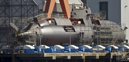 Výroba ponorky třídy Delfín v Německu.