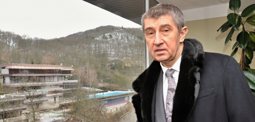 Šéf hnutí ANO Andrej Babiš chce prodat komplex venkovního bazénu u hotelu Thermal.