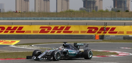 Také třetí kvalifikaci v letošní sezoně mistrovství světa formule 1 vyhrál britský obhájce titulu Lewis Hamilton a získal 41. pole position v kariéře. 