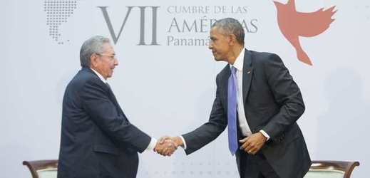 Barack Obama a Raúl Castro.