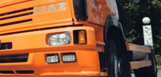 Chlapce srazil nákladní automobil značky Liaz (ilustrační foto).