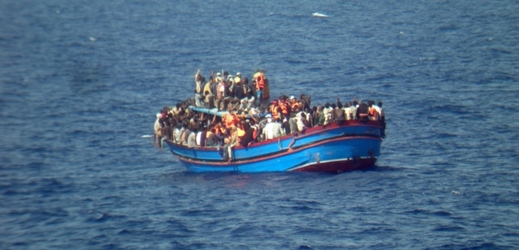 Italské lodě zachránily téměř 700 uprchlíků.
