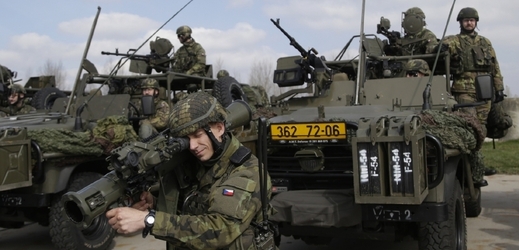 Čeští vojáci na základně v Chrudimi.