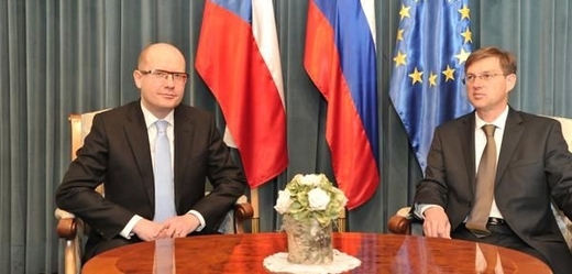 Premiér Bohuslav Sobotka a jeho slovinský protějšek Miro Cerar.