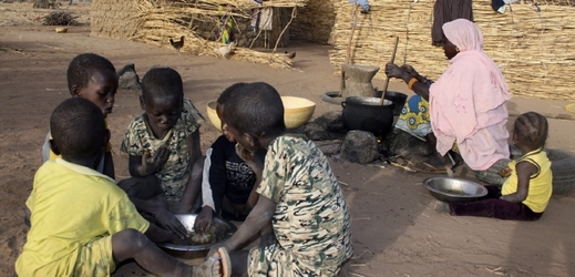 Děti v nigerijské vesnici Tamou.