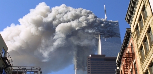 Teroristický útok na Světové obchodní centrum v New Yorku v roce 2001.