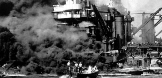 Zničená loď USS West Virginia.