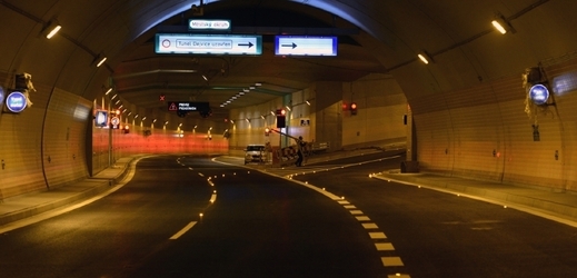 Tunelem Blanka projedou cyklisté.