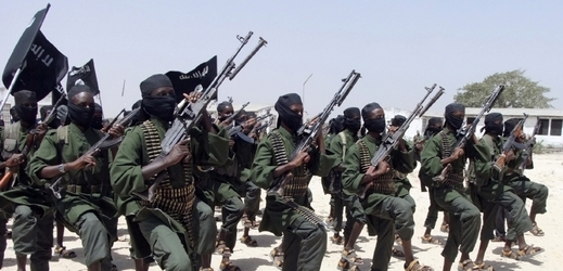 Cvičení milic Šabáb v Somálsku. 