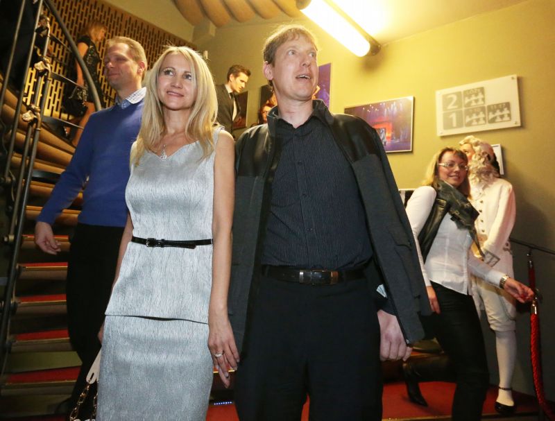 Bývalý politik Stanislav Gross s manželkou v divadle Hybernia.