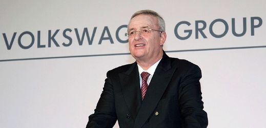 Martin Winterkorn zůstává dál šéfem koncernu VW.