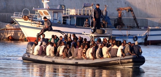 Další uprchlíci vyrazili z Afriky do EU.