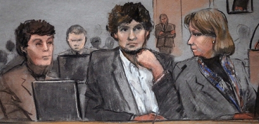 Džochar Carnajev (uprostřed) podle soudního kreslíře.