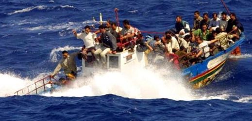 Uprchlíci na lodi.