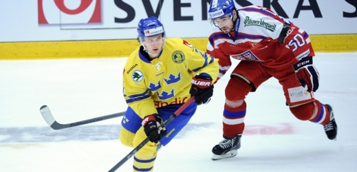 Michal Birner (vpravo) v souboji se Švédem Danielem Zaarem.