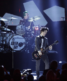 Skupina Green Day, zpěvák Billie Joe Armstrong.