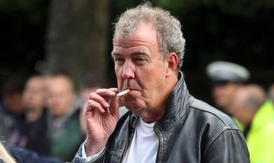 Jeremy Clarkson je silným kuřákem.