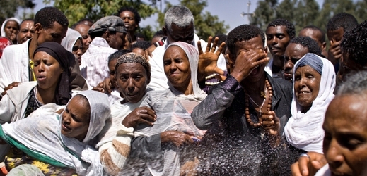 Svěcená sprcha ortodoxních křesťanů v Etiopii.