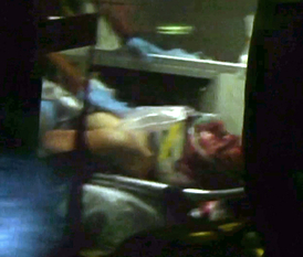 Džochar Carnajev v sanitce těsně po útocích.