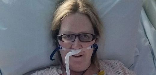 Jednačtyřicetiletá matka ležela po porodu pět dní v kómatu. Po probuzení si nepamatovala poslední rok svého života.