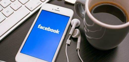 Facebook testuje novou aplikaci pro mobilní hovory.