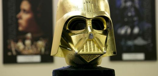 Zlatá maska Dartha Vadera.