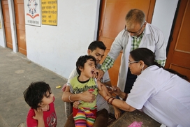 Indická zdravotní péče o děti se rok od roku zlepšuje.