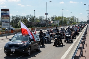 Polští bikeři odjíždějí od polských hranic, kde čekali na ruské kolegy, a sami se projedou po bojové cestě Rudé armády.