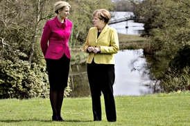 Německá kancléřka Angela Merkelová s dánskou premiérkou Helle Thorningovou-Schmidtovou během návštěvy Dánska.