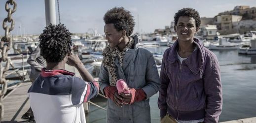Uprchlíci v italské Lampeduse.
