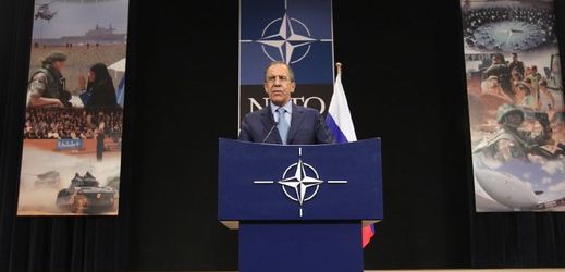Ruský ministr zahraničí Sergej Lavrov na kongresu NATO.