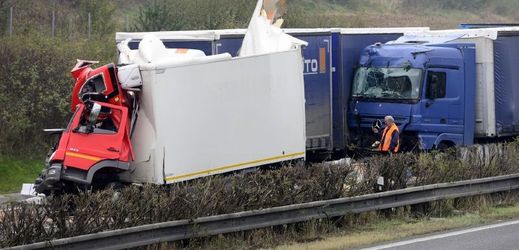 Nehoda kamionů na dálnici D5 (ilustrační foto).