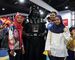 Den Hvězdných válek v Malajsii: Darth Vader mezi fanynkami.