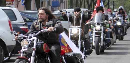 Vůdce Nočních vlků Alexander Zaldostanov se svým konvojem.