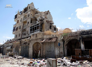 Boji zničená budova v Halabu.