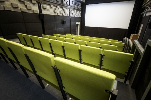 Kinosál ve filmové a audiovizuální části hlubiny Cineport.