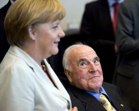 Kohl kritizoval i současnou kancléřku Angelu Merkelovou.