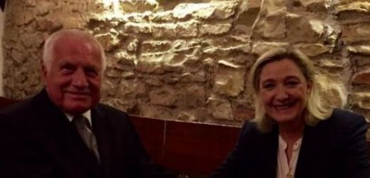 Marine Le Penová se při své návštěvě Prahy setkala i s Václavem Klausem.