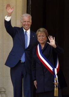 Chilská prezidentka a vicepremier USA Joe Biden.
