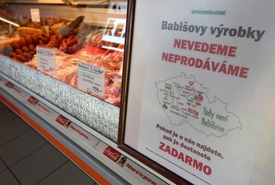 Plakát s mapou České republiky a nápisem "Nevedeme, neprodáváme".
