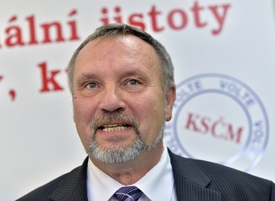 Předseda poslaneckého klubu KSČM Pavel Kováčik.