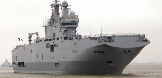 Francouzská loď Mistral dorazila ke břehům Číny.