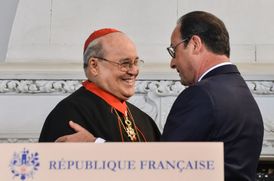 Hollande udělil Řád čestné legie kubánskému kardinálovi Jaimemu Ortegovi.