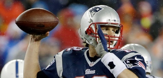 Vítězové Super Bowlu New England Patriots a jejich hlavní hvězda Tom Brady dostali za aféru s podhuštěnými míči z play off minulé sezony tvrdé tresty.
