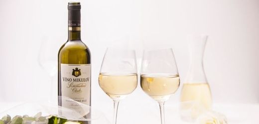 Mezi vína oceněná zlatou medailí patří i Víno Mikulov - Rulandské bílé, pozdní sběr 2013.